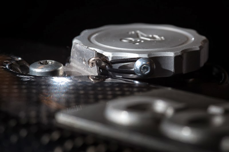 Oil filler cap lock