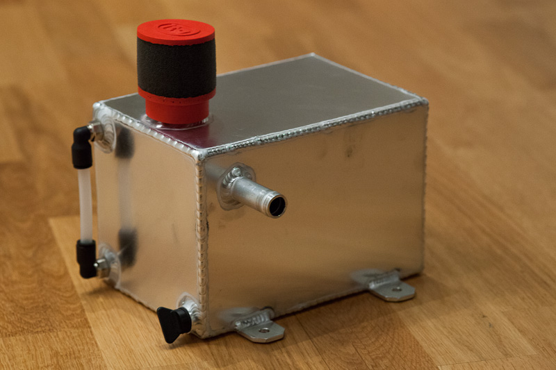 Oil catch tank